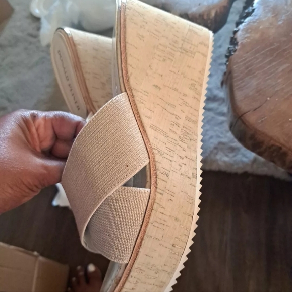 Donald J. Pliner Womens Ideala Beige Peep Toe Wedge Sandals Shoes 9 - Picture 2 of 4